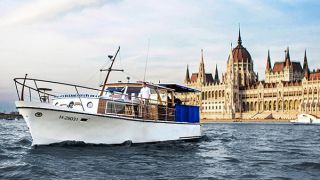 Boat transfers, excursions in Budapest